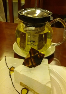 mascarpone cake-mint tea